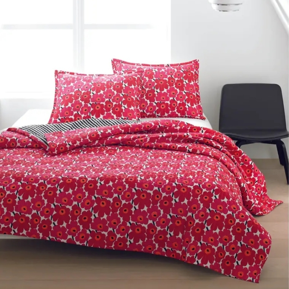 Marimekko Mini Unikko Quilt Set with 2 shams